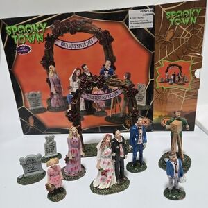 Lemax Spooky Town True Love Never Dies Wedding Party Zombies Halloween Village